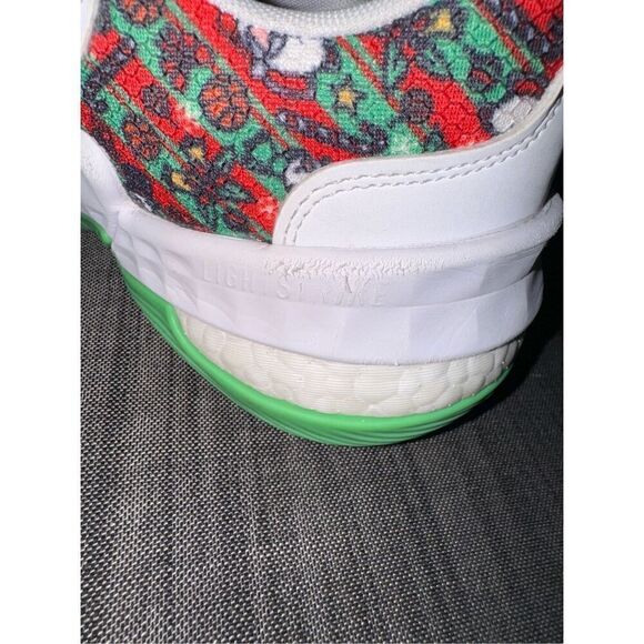 Adidas Trae Young 1 Christmas Shoes EUC SIZE 9.5 MENS - Picture 7 of 9